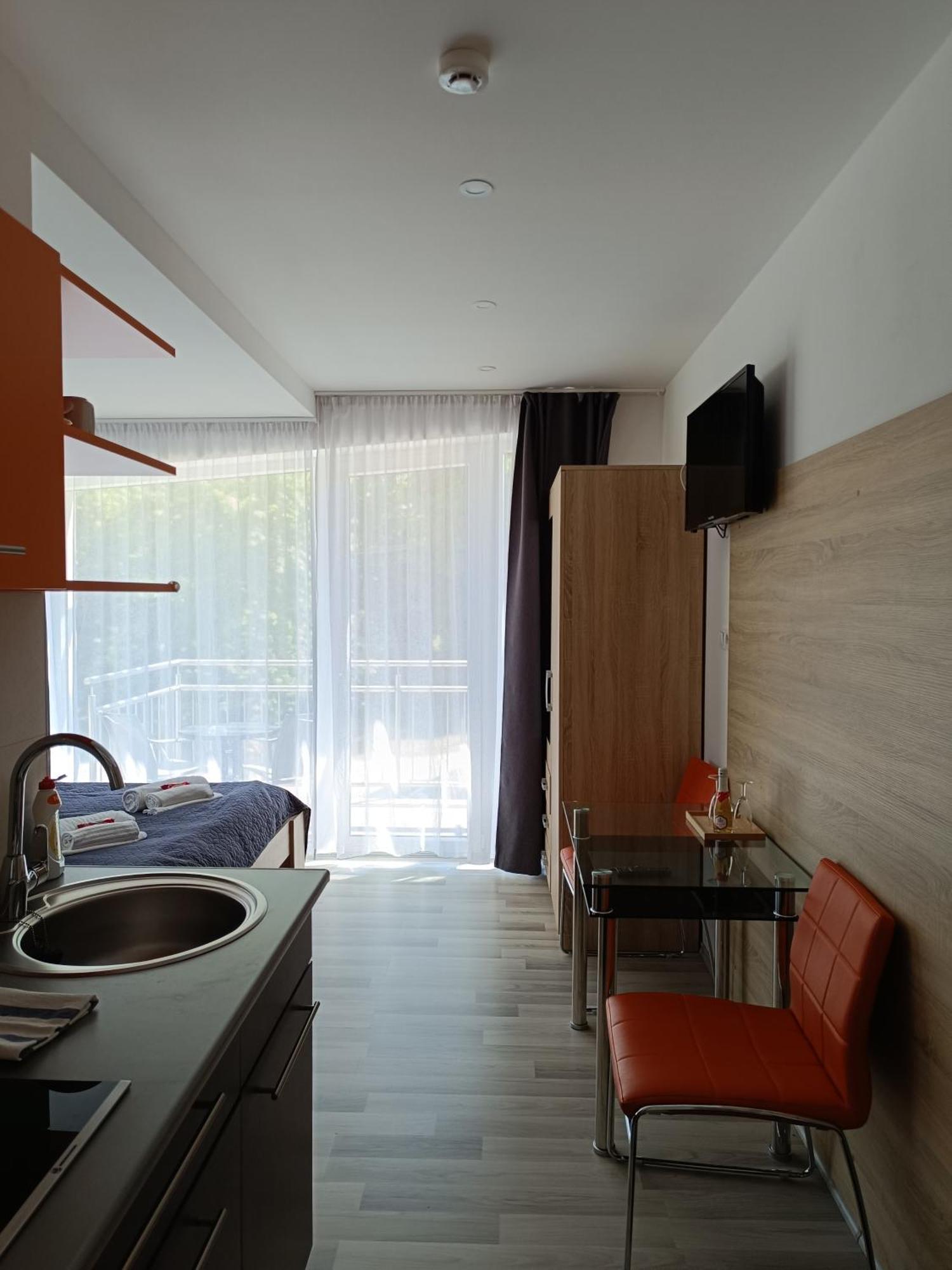 Ujhely Apartmanhaz Siofok Luaran gambar
